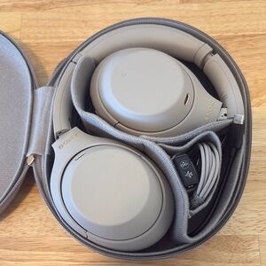 Sony Wireless Noise Cancelling Headphones in Case